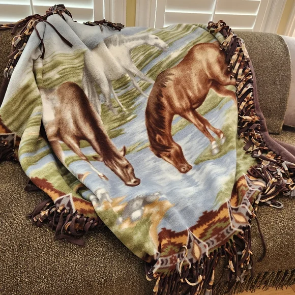 HANDMADE Tied Fleece Quilt Throw Equestrian Horses Soft Cozy Blanket 50 x 55 - Picture 2 of 7
